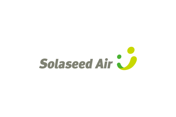 ソラシドエア（Solaseed Air）の概要 **ソラシドエア（Solaseed Air）**は、日本の航空会社で、主に九州地方を中心に運航しています。2002年に設立され、もともとは「スカイマークエアラインズ」の関連会社としてスタートしました。ソラシドエアは、九州と本土を結ぶ重要な航空路線を提供し、地域住民や観光客に向けた快適なフライト体験を目指しています。 特徴 地域密着型サービス: 九州各地を結ぶ路線を中心に運航しており、観光地やビジネスエリアへのアクセスを提供しています。 フレンドリーな機内サービス: 機内サービスには、九州の特産品を使った軽食やドリンクがあり、地域の魅力を体感できるよう配慮されています。 機材の多様性: ボーイング737型機を中心に運航しており、効率的な運航を実現しています。 公式ホームページ ソラシドエアのフライト情報や予約、最新のサービスについては、公式ホームページをご覧ください。 ソラシドエア公式サイト